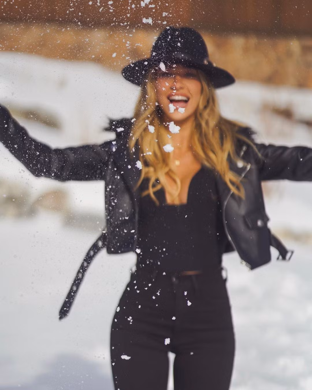 Cindy Prado cuốn khăn làm áo, khoe sắc vóc thanh xuân ảnh 12