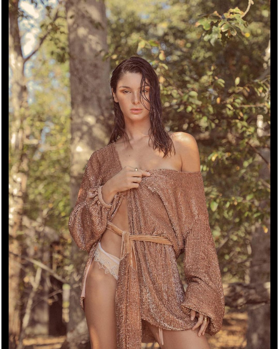 Người mẫu 9x Bella Banos siêu gợi cảm trên Maxim ảnh 4