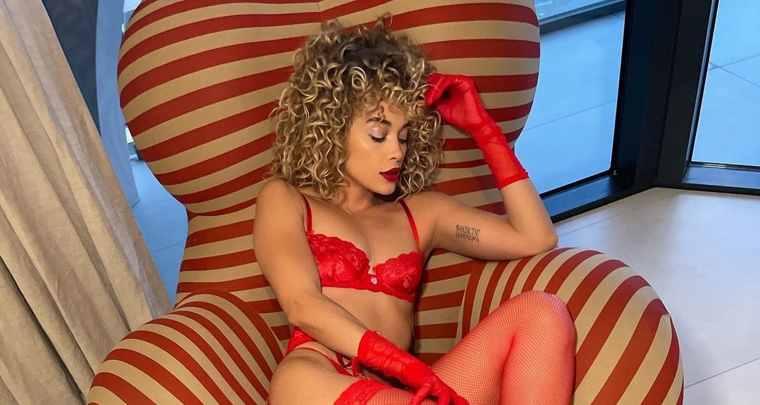 Bộ đôi người mẫu siêu gợi cảm với nội y Valentine đỏ rực ảnh 9