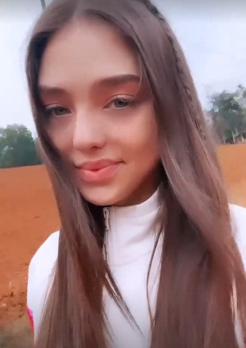 Thủ môn Bùi Tiến Dũng đưa bạn gái Ukraina về quê đón Tết ảnh 1