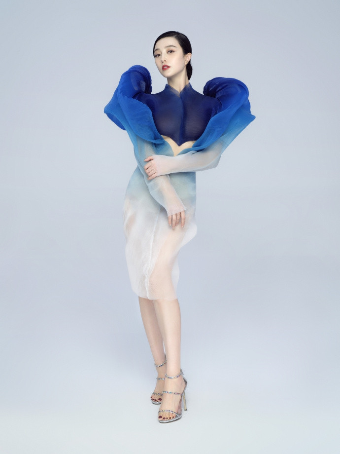 Phạm Băng Băng quyến rũ như nữ thần với váy siêu thực xuyên thấu ảnh 4