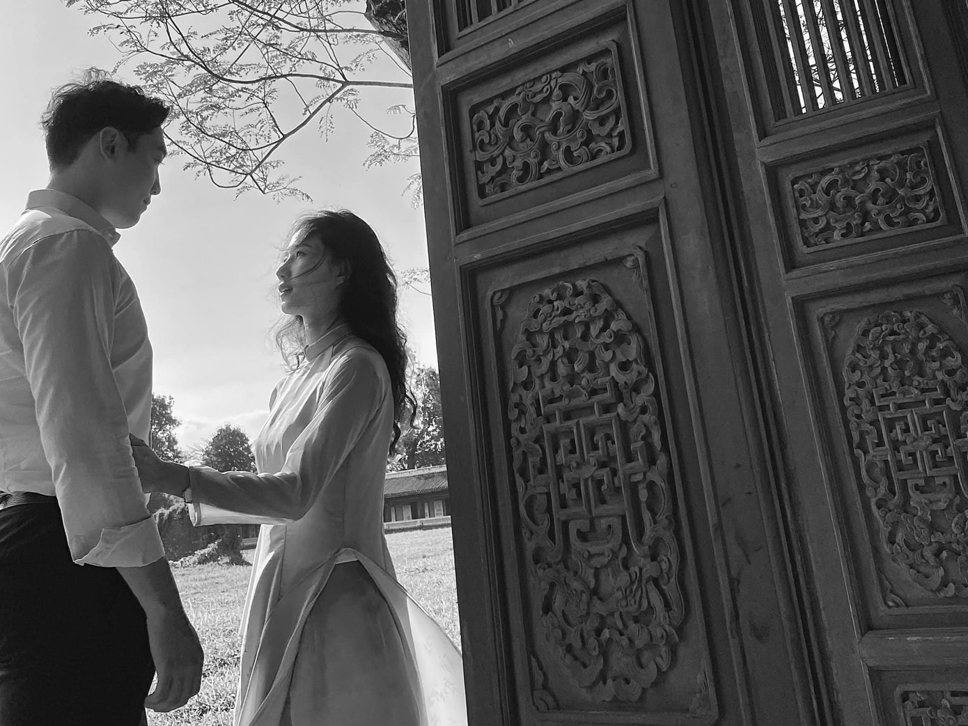 Cô gái Việt dẫn bạn trai Hàn ngắm cảnh đẹp nao lòng ở Huế ảnh 1