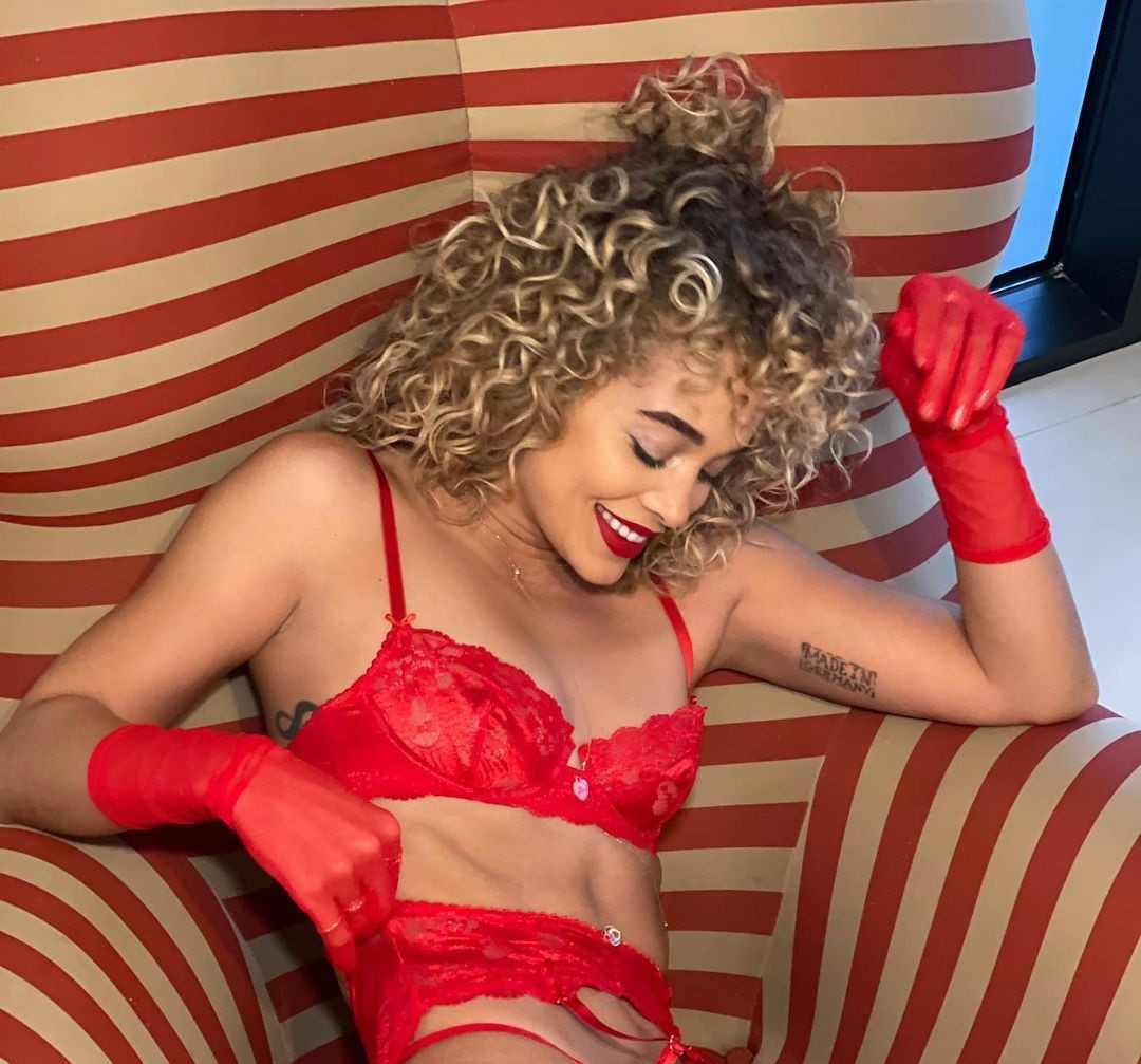 Bộ đôi người mẫu siêu gợi cảm với nội y Valentine đỏ rực ảnh 6