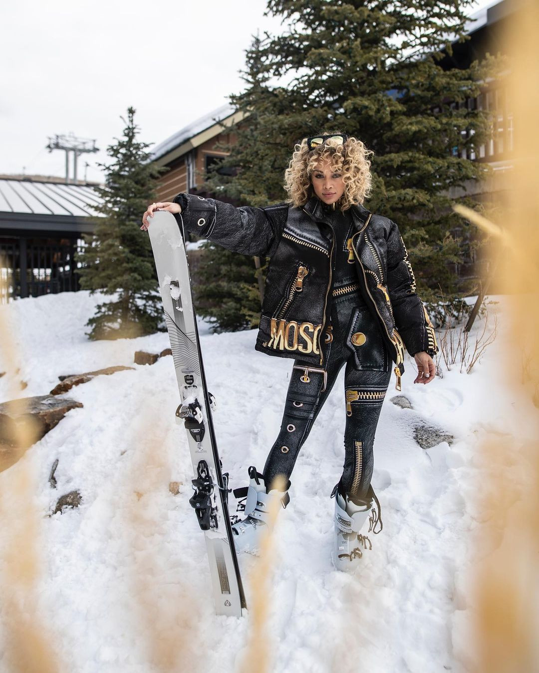 Người mẫu nóng bỏng Jasmine Sanders mặc bikini trượt tuyết ảnh 1