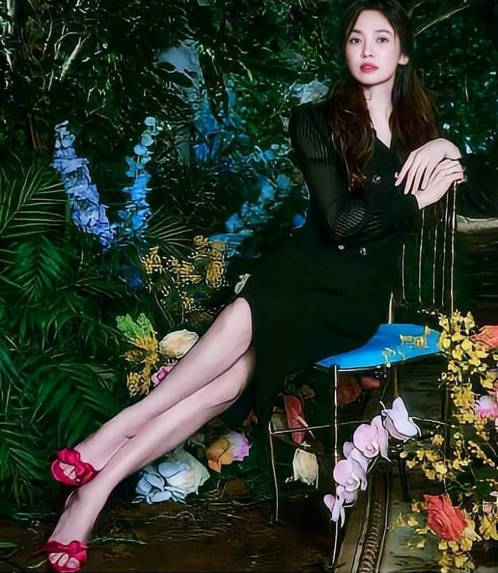 Song Hye Kyo gây bất ngờ với thần thái sang chảnh ảnh 1