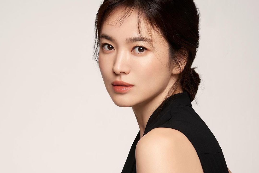 Song Hye Kyo gây bất ngờ với thần thái sang chảnh ảnh 7