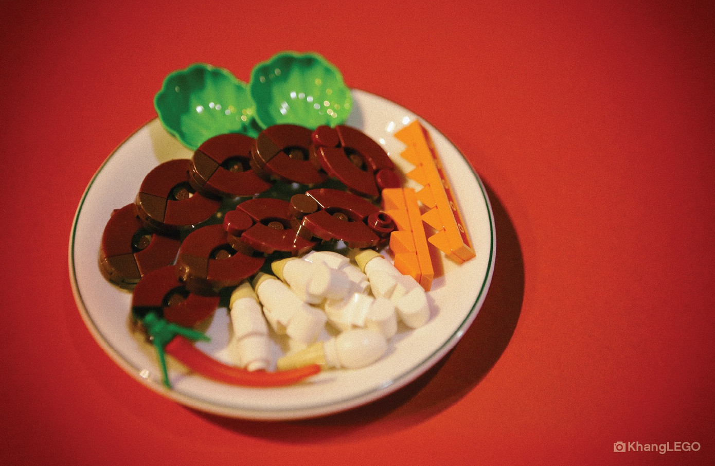 Chàng trai 9x ở TPHCM làm mâm cỗ Tết bằng Lego sống động như thật ảnh 9