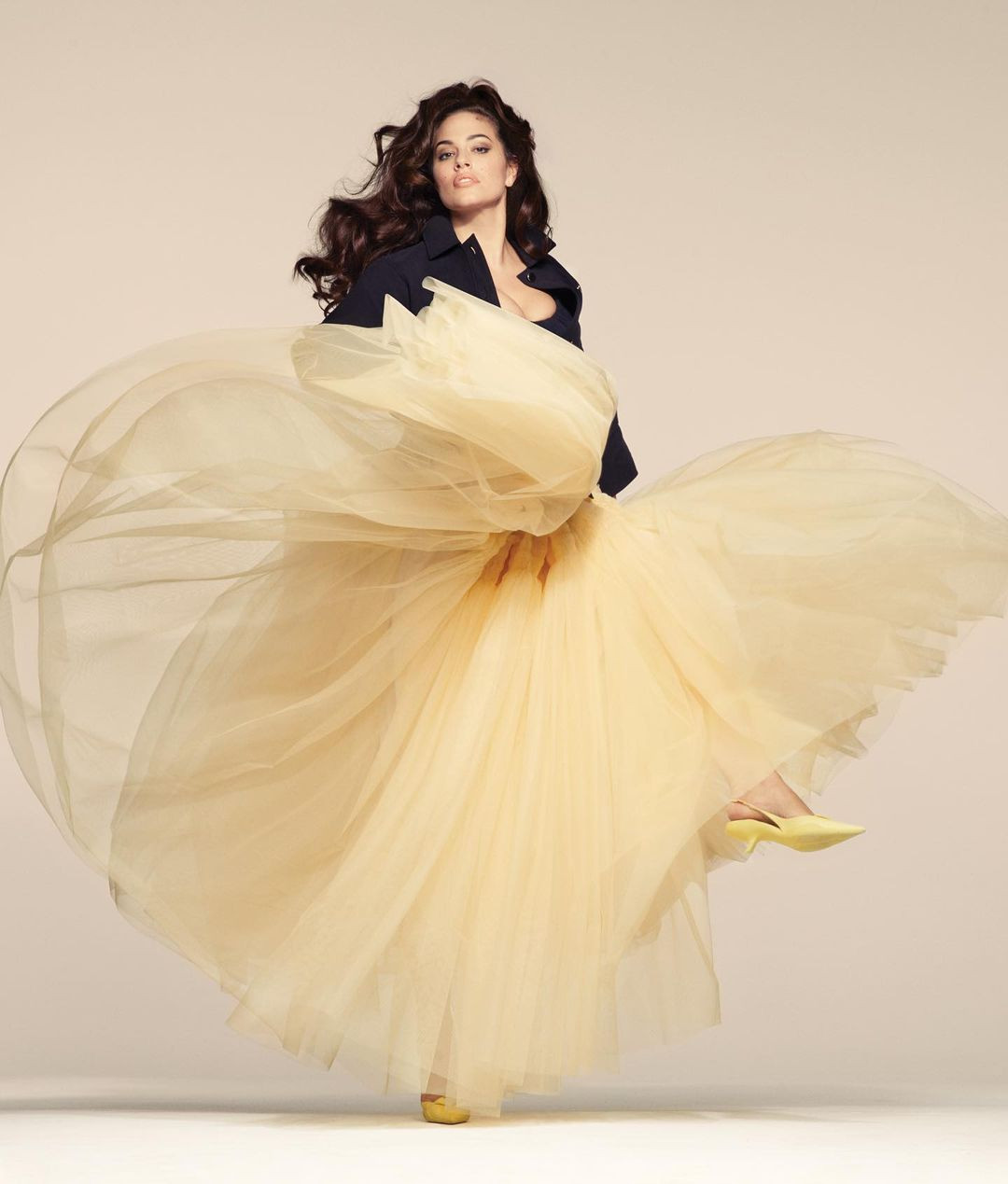 Người mẫu béo Ashley Graham tự tin với đường cong ngoại cỡ ảnh 3