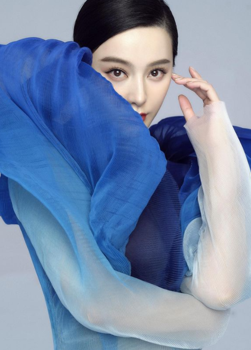 Phạm Băng Băng quyến rũ như nữ thần với váy siêu thực xuyên thấu ảnh 2