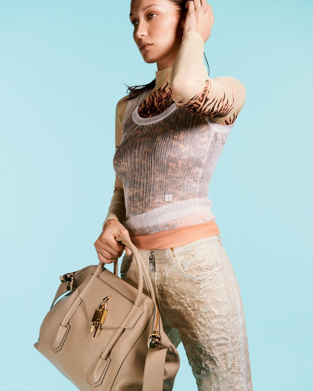 Bella Hadid khoe đường cong siêu mẫu ảnh 6