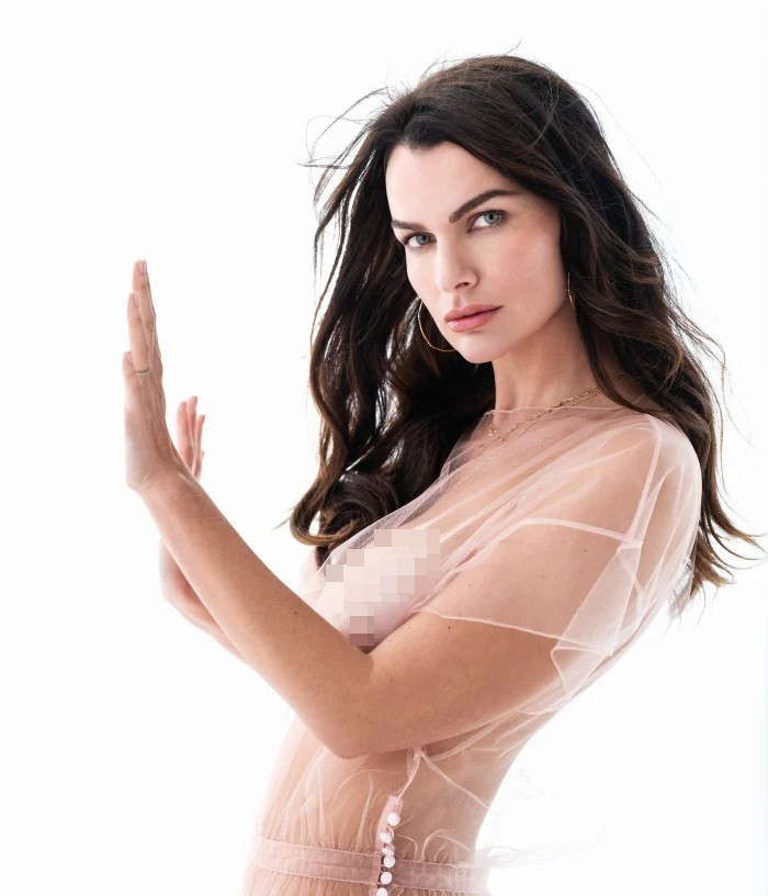 Người mẫu Pháp 'nóng rực' trên bìa Maxim ảnh 8