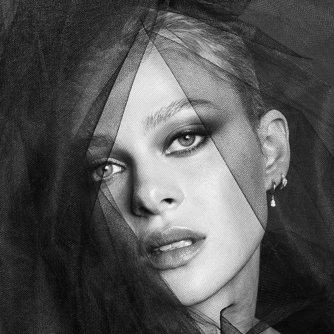 Cậu cả nhà Beckham chụp ảnh nóng bỏng cùng hôn thê ảnh 4