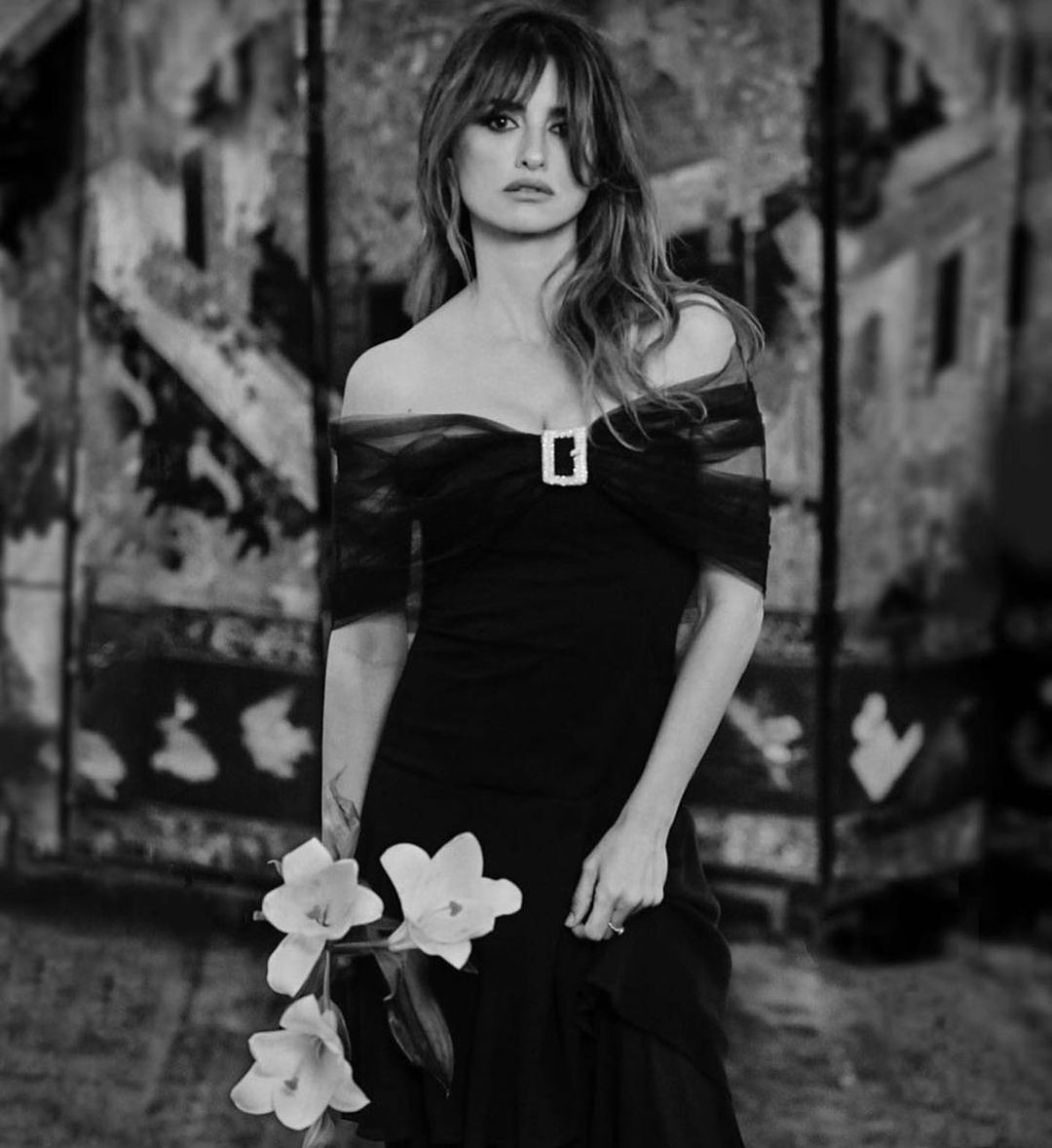 Tình cũ của Tom Cruise trẻ đẹp rực lửa tuổi U50 ảnh 11