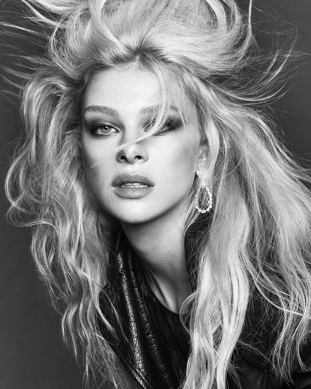 Cậu cả nhà Beckham chụp ảnh nóng bỏng cùng hôn thê ảnh 3