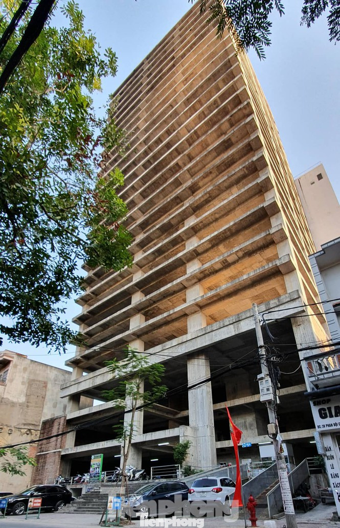 Cao ốc bỏ hoang trên 'đất vàng' dính loạt sai phạm bất ngờ được rao bán ảnh 2