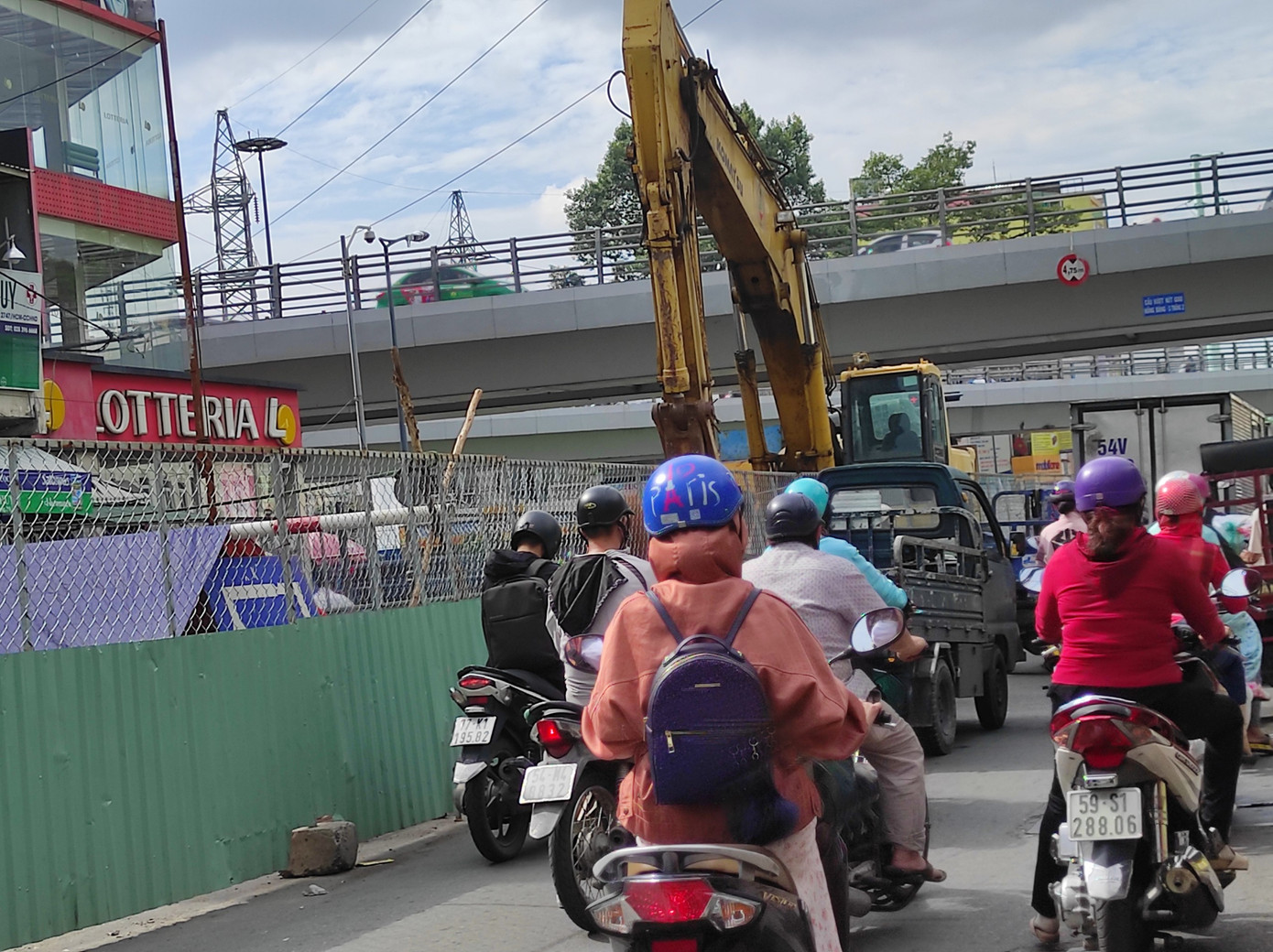 Lô cốt chống ngập bủa vây đường phố Sài Gòn ảnh 1