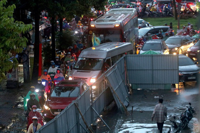 Lô cốt chống ngập bủa vây đường phố Sài Gòn ảnh 5