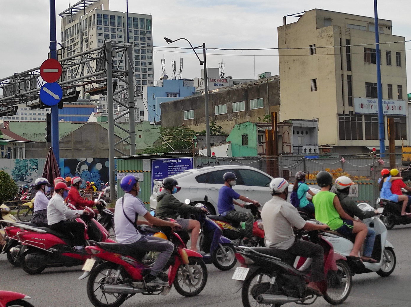 Lô cốt chống ngập bủa vây đường phố Sài Gòn ảnh 6