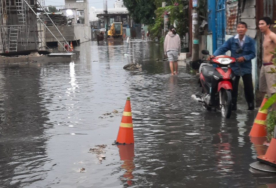 Dự án 10.000 tỉ hết tiền, người Sài Gòn khốn khổ với ngập lụt dù triều cường không cao ảnh 2