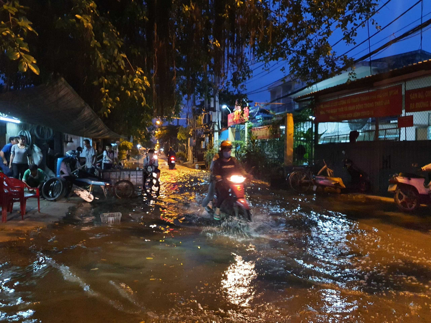 Dự án 10.000 tỉ hết tiền, người Sài Gòn khốn khổ với ngập lụt dù triều cường không cao ảnh 3