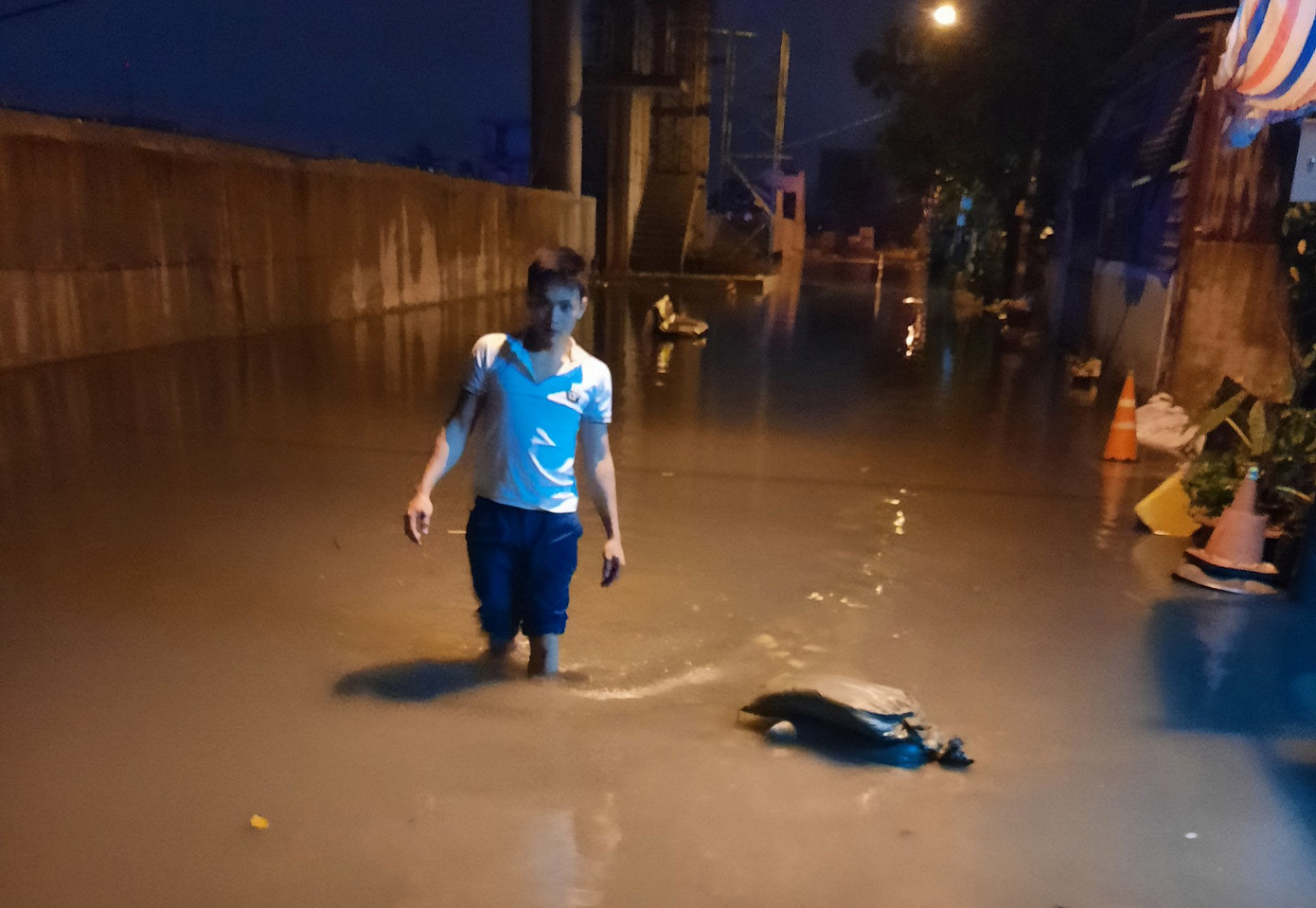 Dự án 10.000 tỉ hết tiền, người Sài Gòn khốn khổ với ngập lụt dù triều cường không cao ảnh 4