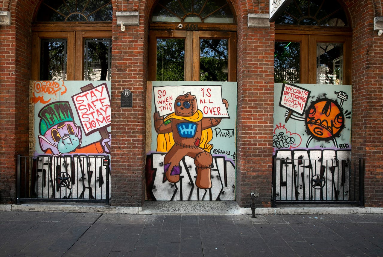 Với nghệ thuật Graffiti, những tòa nhà ảm đảm giữa dịch COVID-19 đã “sống dậy“ ảnh 3