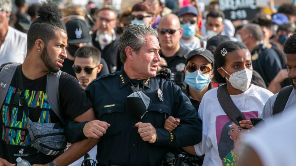 Du học sinh Việt tại Mỹ: “Ngoài khung cửa là khói mù, là súng đạn“ ảnh 2