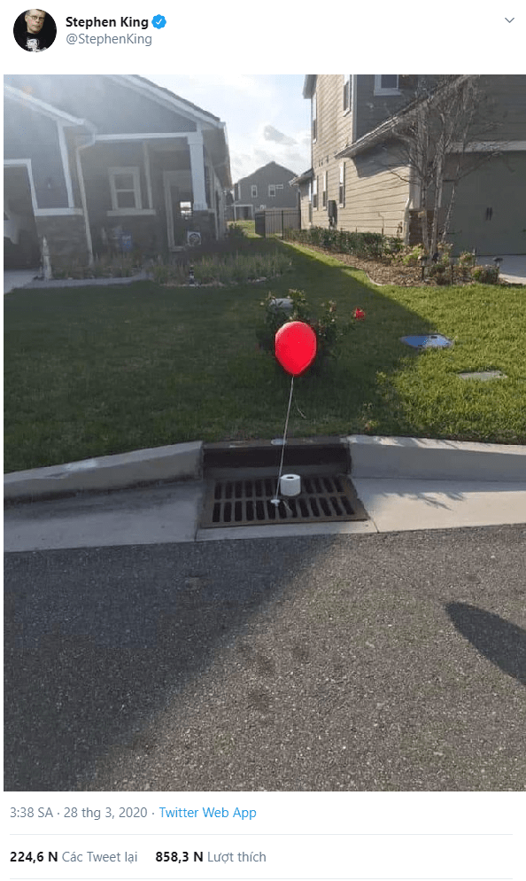 “Chúa tể” Darth Vader đổi nghề, gã hề Pennywise câu mồi nạn nhân bằng giấy vệ sinh ảnh 1