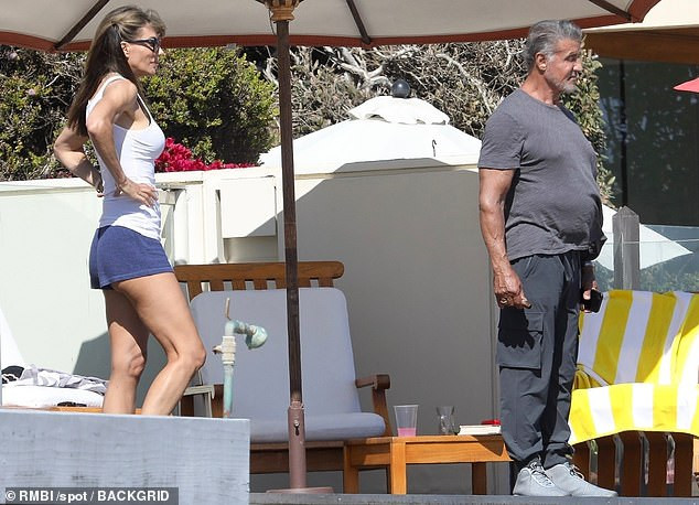 Con gái 'huyền thoại Rambo' Sylvester Stallone khoe sắc vóc tuổi 20 ở biển ảnh 1