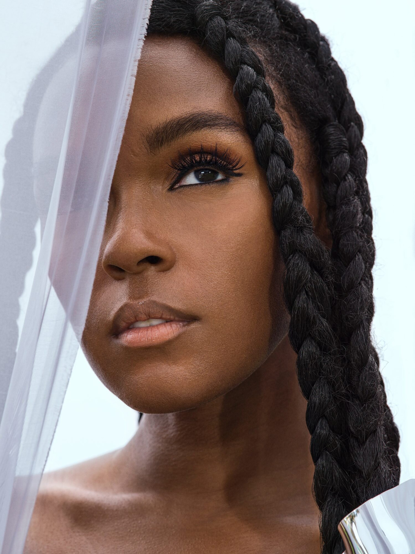 Người đẹp đa tài Janelle Monáe quấn khăn lụa che thân gợi cảm mê mẩn ảnh 7