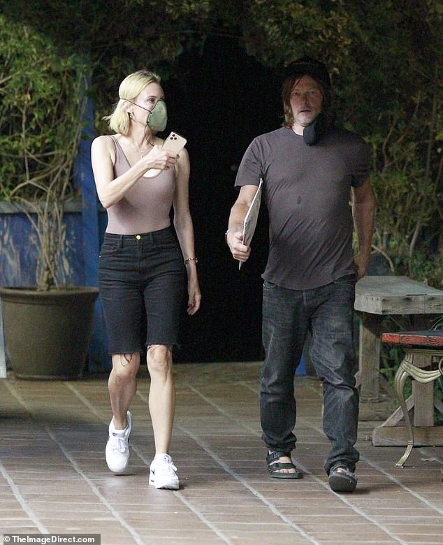 ‘Người đẹp thành Troy’ Diane Kruger mặc bó sát táo bạo ra phố ảnh 1