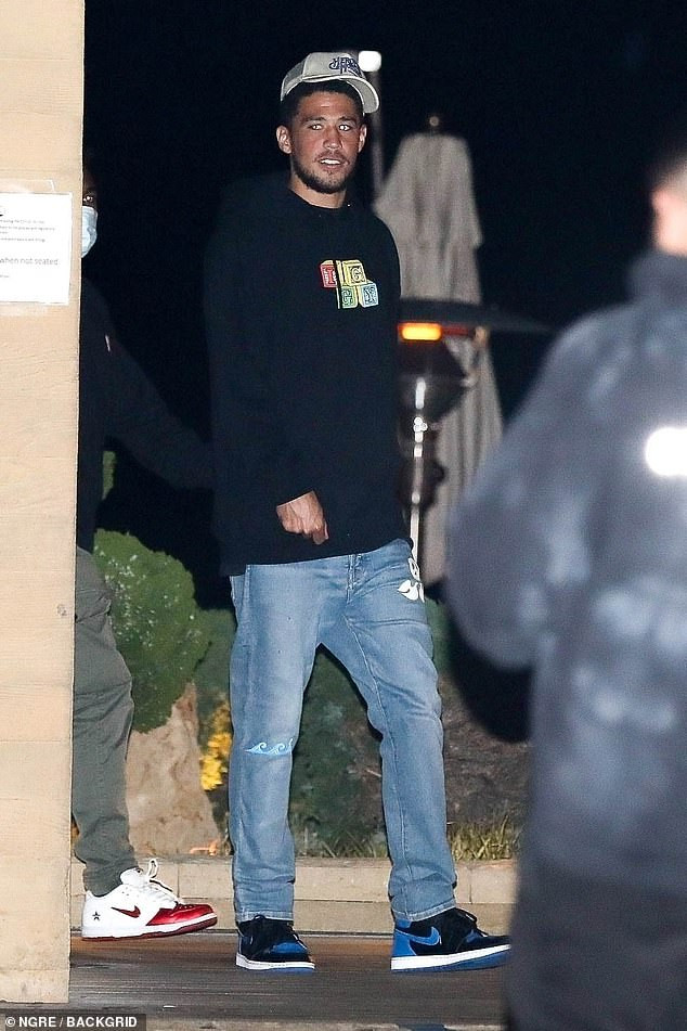 'Siêu mẫu đắt giá nhất thế giới' mặc váy 2 dây ôm đường cong body tuyệt đẹp ảnh 3