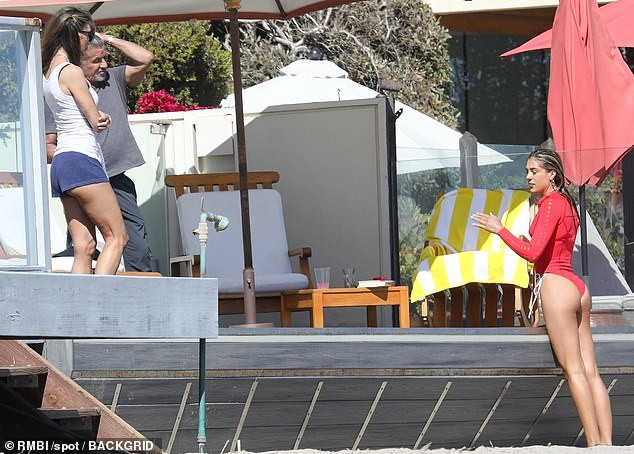 Con gái 'huyền thoại Rambo' Sylvester Stallone khoe sắc vóc tuổi 20 ở biển ảnh 2