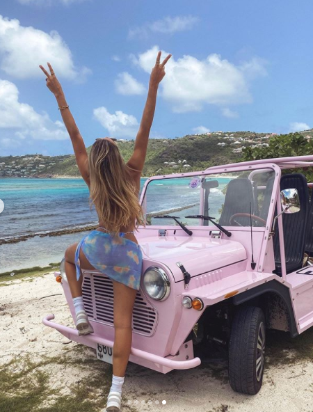 Cindy Prado diện áo tắm tôn đường cong 'vàng' ảnh 6