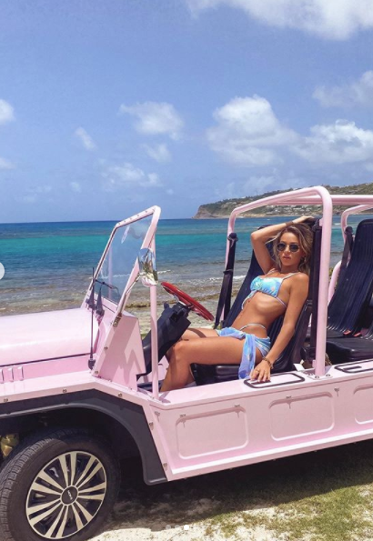 Cindy Prado diện áo tắm tôn đường cong 'vàng' ảnh 3