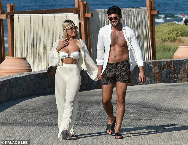 Mỹ nhân truyền hình Amber Turner nóng bỏng gây mê ở biển ảnh 8