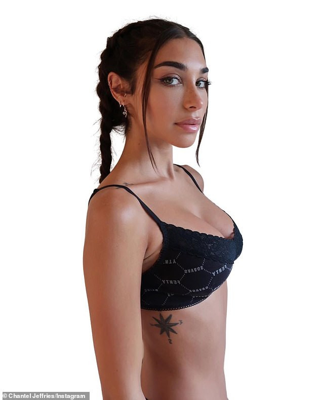 Nữ DJ 'bốc lửa' mặc nội y phô đường cong 'gây mê' ảnh 3