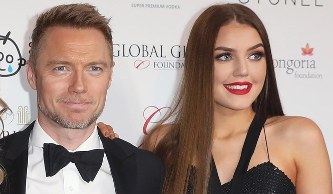 Con gái 19 tuổi của Ronan Keating mặc xẻ ngực táo bạo ảnh 4