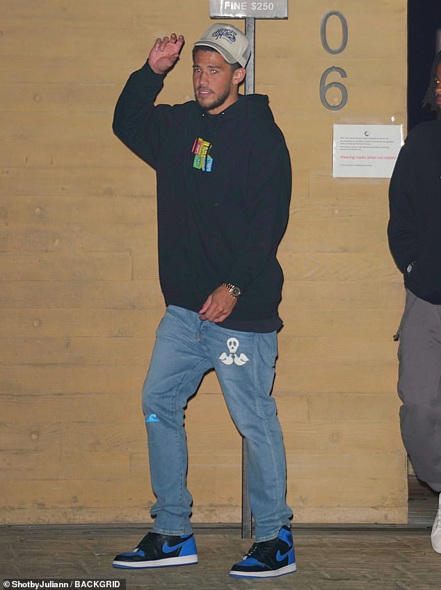 'Siêu mẫu đắt giá nhất thế giới' mặc váy 2 dây ôm đường cong body tuyệt đẹp ảnh 6