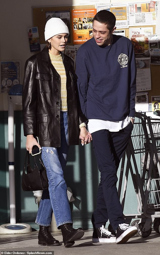 Con gái siêu mẫu 19 tuổi của Cindy Crawford khoe hình xăm đôi với người đẹp đồng tính ảnh 6