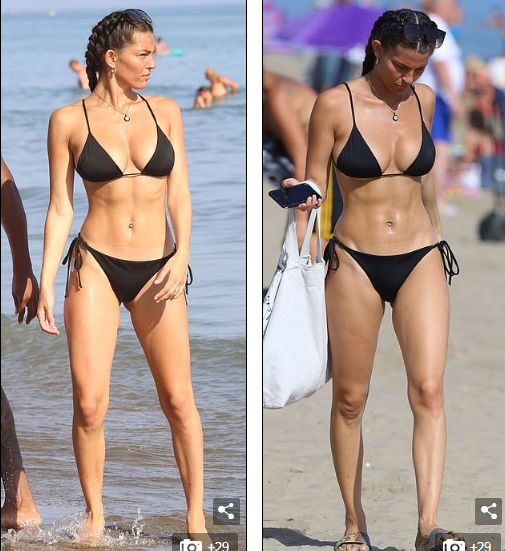 Rebecca Gormley quá đẹp với bikini khi đi nghỉ với bạn trai ở biển ảnh 2