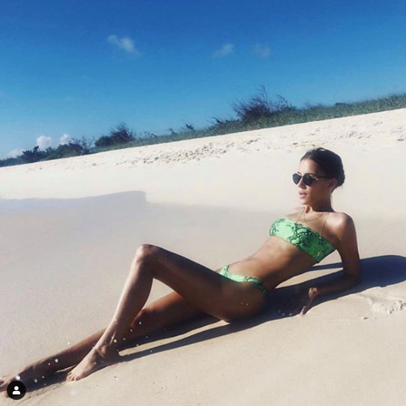 Sắc vóc người mẫu Đức bị cho là hẹn hò với Brad Pitt 9 tháng qua ảnh 13