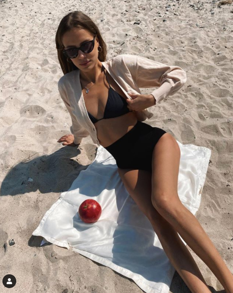 Sắc vóc người mẫu Đức bị cho là hẹn hò với Brad Pitt 9 tháng qua ảnh 1