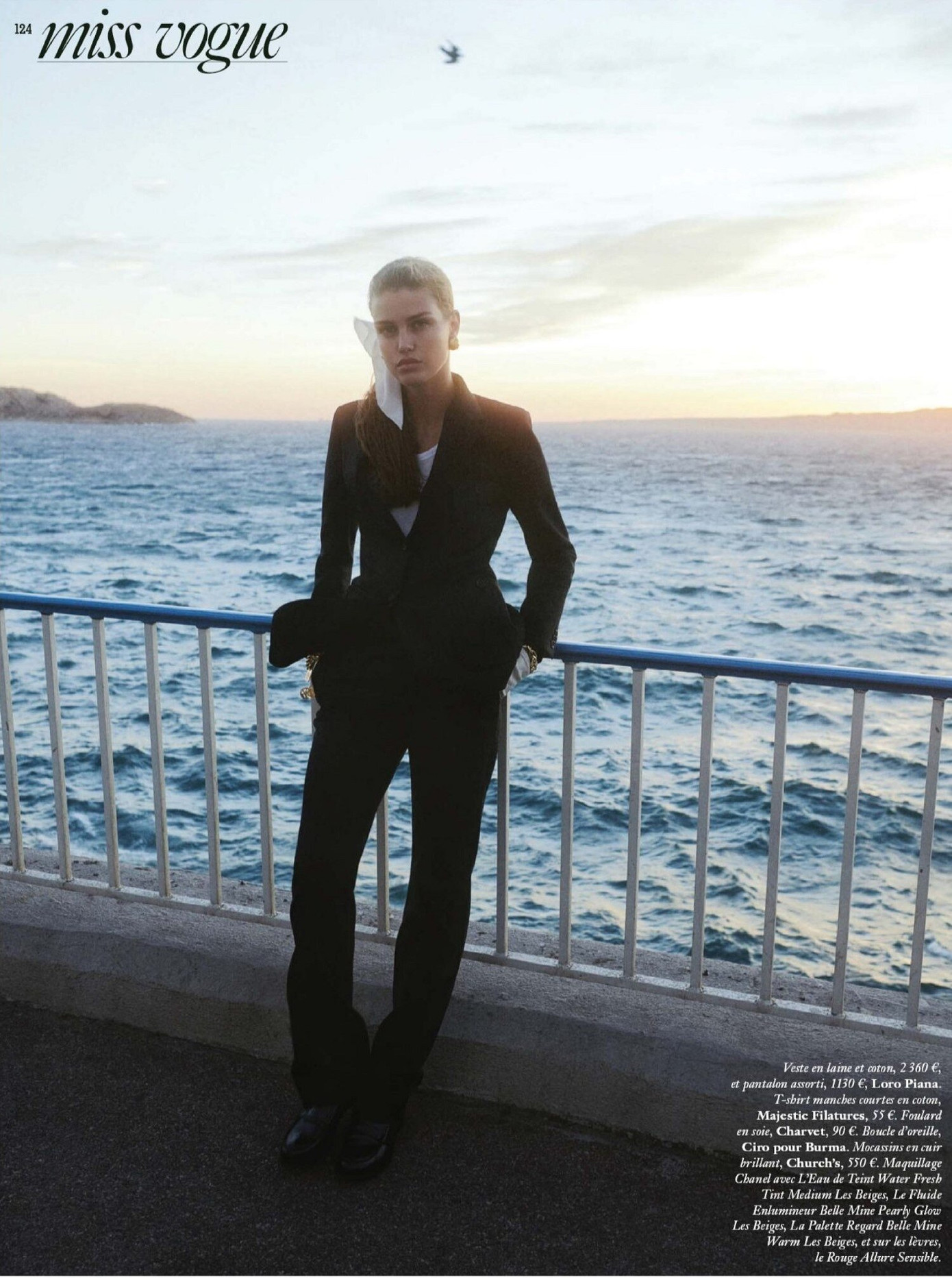 Vóc dáng tuyệt đẹp và thần thái đầy khí chất của chân dài 9x Luna Bijl ảnh 2