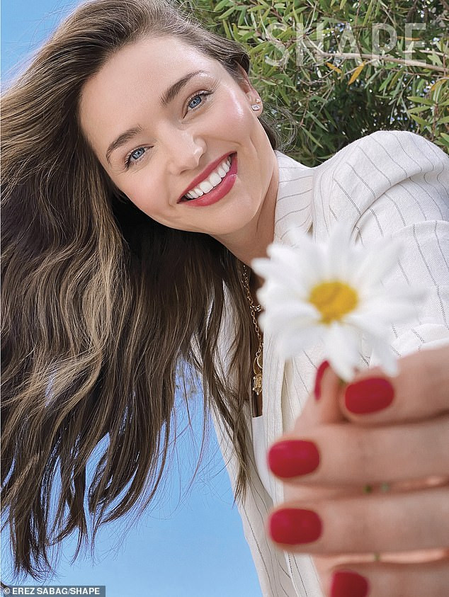 Nhan sắc đẹp ngọt của Miranda Kerr đốn tim cánh mày râu ảnh 2