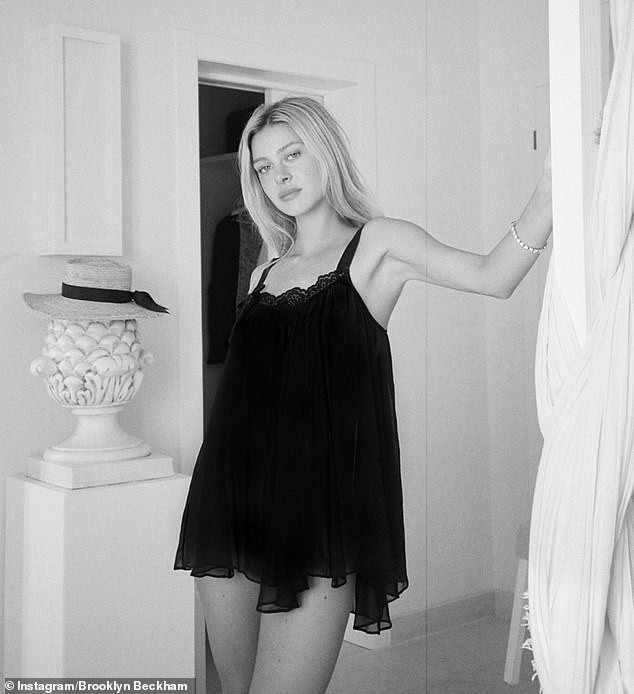 Cậu cả nhà Beckham đăng ảnh gợi cảm của vợ sắp cưới kèm lời mật ngọt ảnh 5