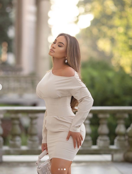 Đường cong 'phồn thực' siêu nóng bỏng của mẫu nội y Daphne Joy ảnh 13