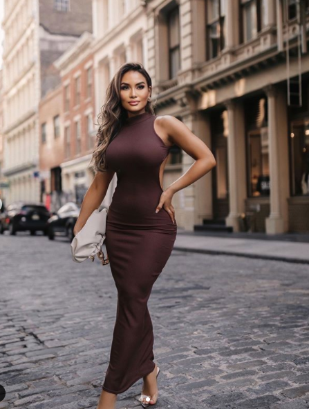 Đường cong 'phồn thực' siêu nóng bỏng của mẫu nội y Daphne Joy ảnh 4