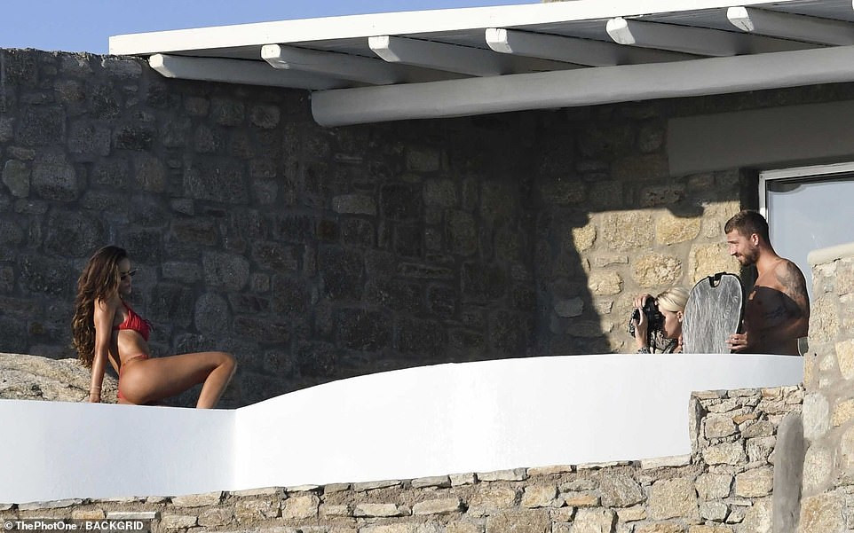 Bạn gái siêu mẫu thủ môn tuyển Đức mặc bikini bé xíu chụp ảnh, nóng bỏng 'rực lửa' ảnh 6