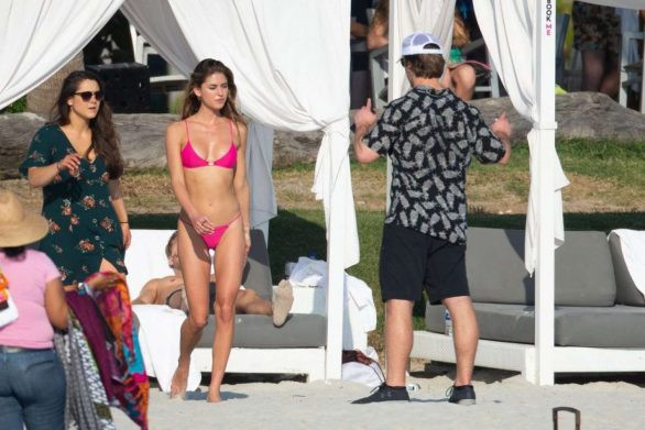 Gigi Paris dáng đẹp như tạc tượng với bikini bé xíu ảnh 5